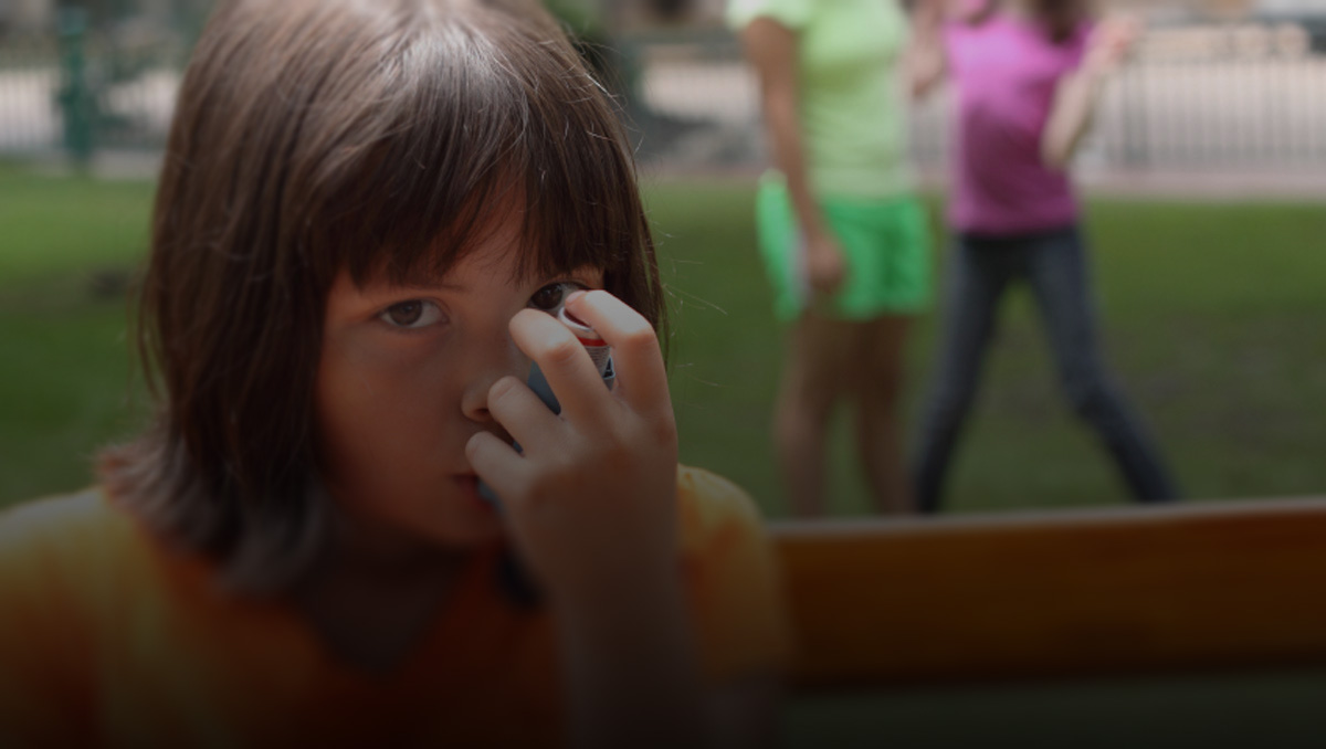 girl with asthma puffer